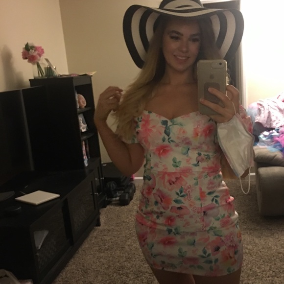 Meet your Posh Ambassador, Erin - Picture 4 of 6